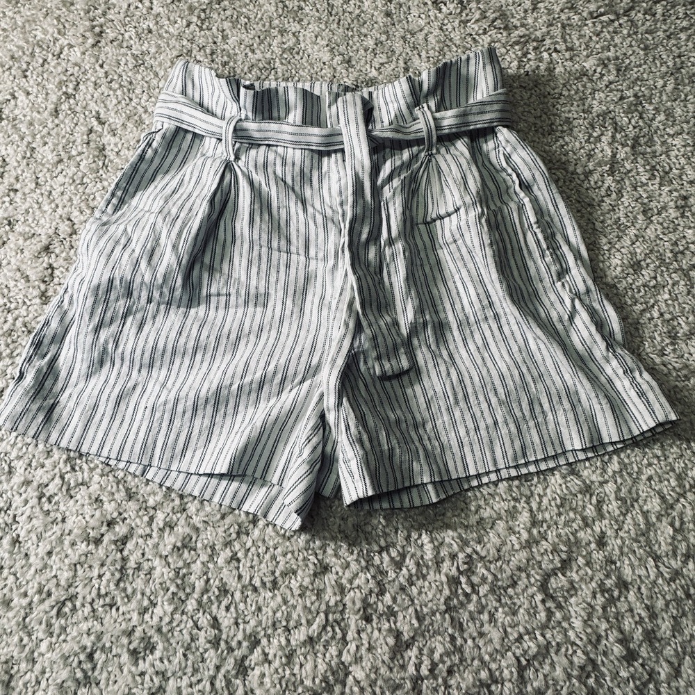 Banana Republic Women's Shorts Size 8 Linen Blend Paperbag Waist Tie Belt